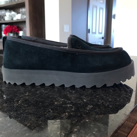 New UGG Super Moc Slipper, Black Cozy Loafers, Slip-Ons, Fuzzy Slippers, UGGs - Picture 13 of 14